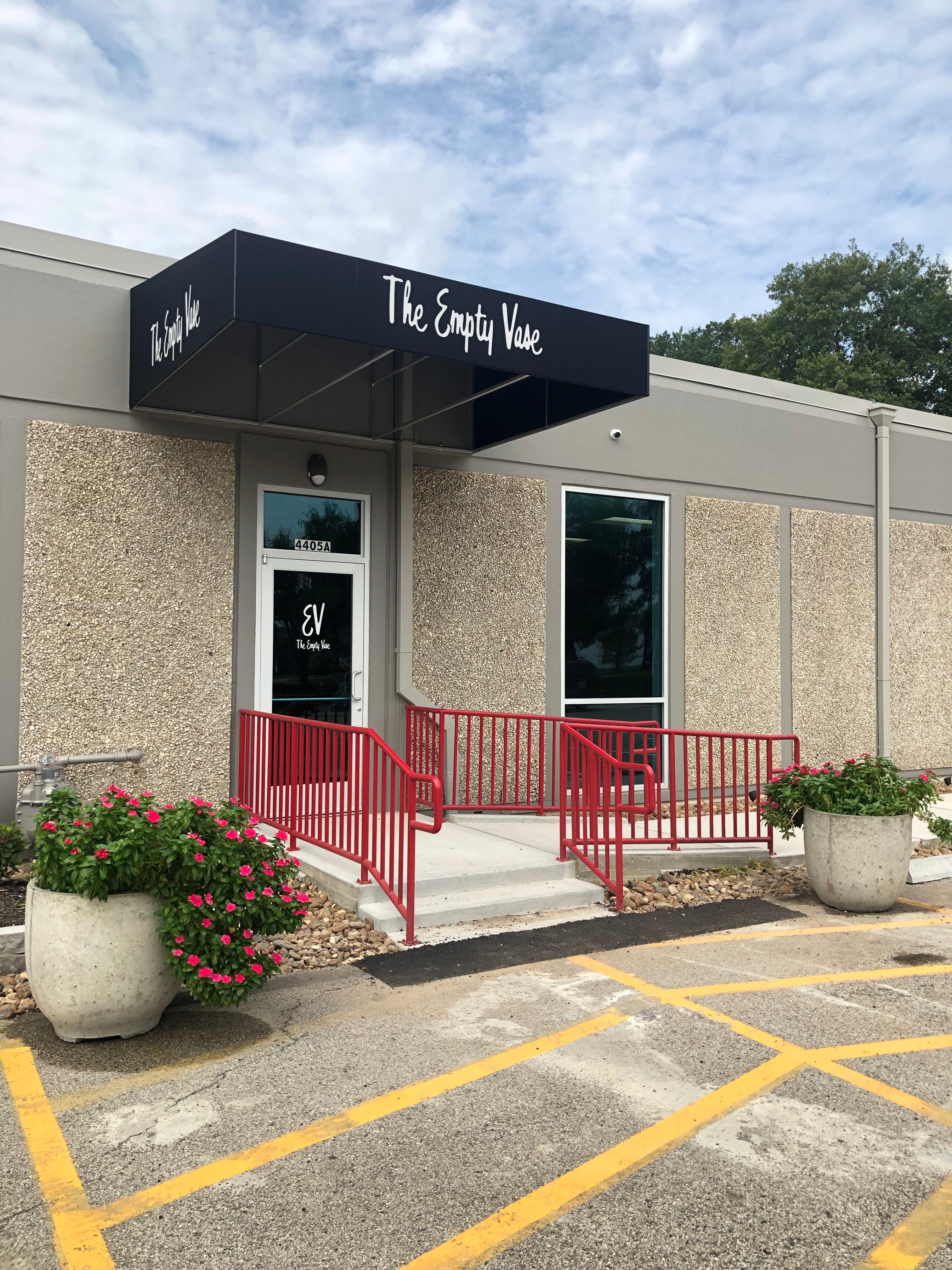 About The Empty Vase of Houston Houston, TX Florist